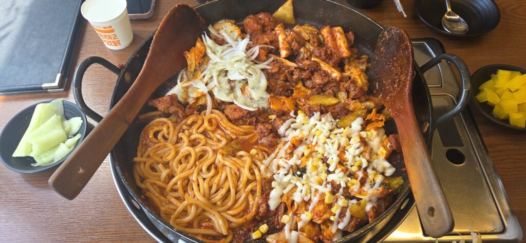 yoogane dakgalbi
korean dakgalbi cooking on iron pan